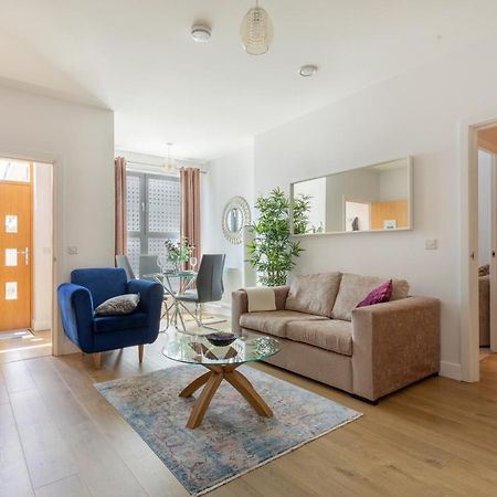 1 Bed Apartment - Redhill Central, Surrey, Gatwick #3 외부 사진