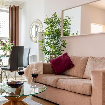 1 Bed Apartment - Redhill Central, Surrey, Gatwick #3 외부 사진