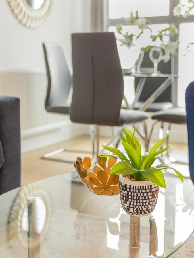 1 Bed Apartment - Redhill Central, Surrey, Gatwick #3 외부 사진