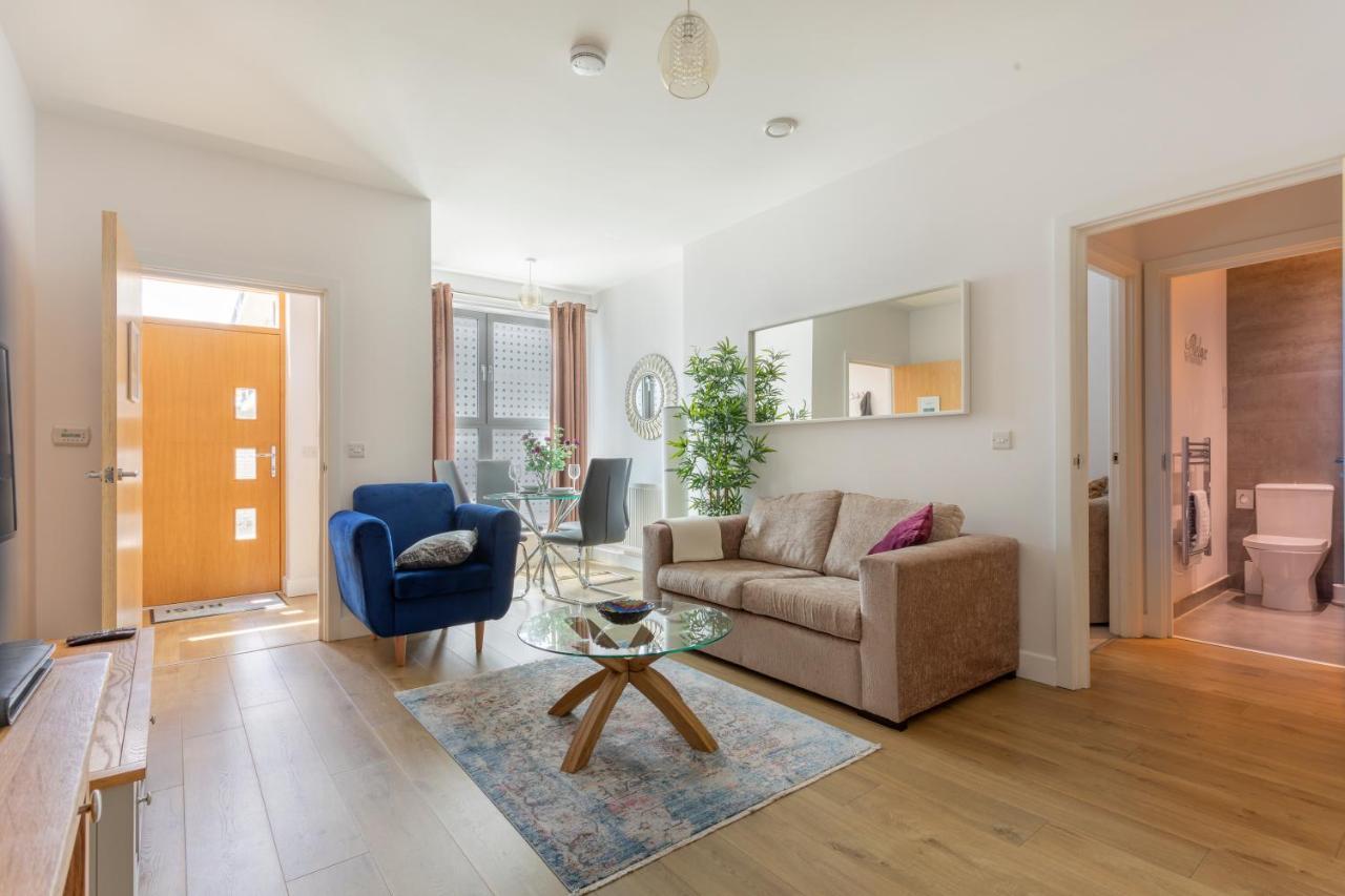 1 Bed Apartment - Redhill Central, Surrey, Gatwick #3 외부 사진